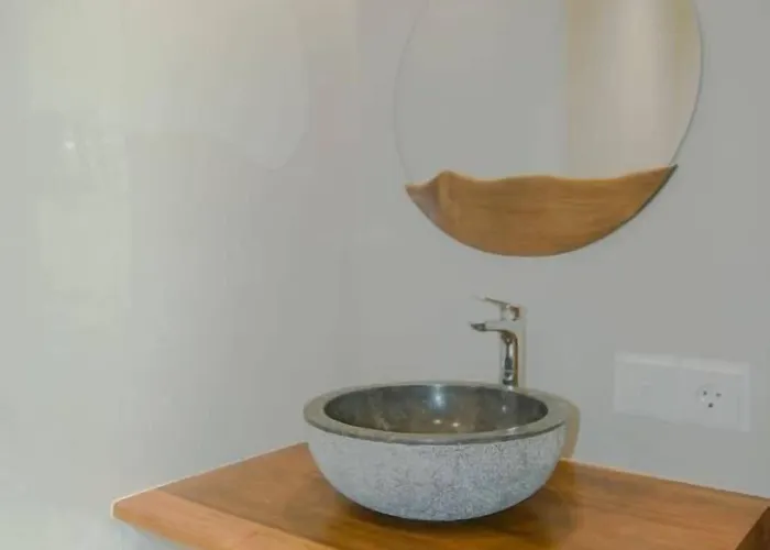 Akatara Hotel 3*